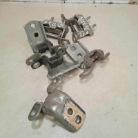 Петля двери Nissan Primera p12 Петля двери Nissan Primera p12