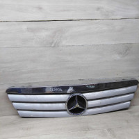 Решётка радиатора mercedes w168 дефект