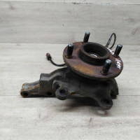 Поворотный кулак левый ступица Nissan Almera II N16  