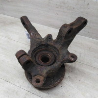 Кулак поворотный левый Mitsubishi Lancer 9  