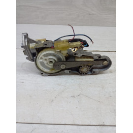 Моторчик стеклоочистителя заднего Mazda 323 БЕЗ ЭЛЕКТРОДВИГАТЕЛЯ! 