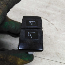Кнопка управления стеклоочистителем крышки багажника Kia Shuma II