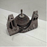 Опора двигателя правая 2.6i 2.8i Audi 100 C4, Audi A6 C4