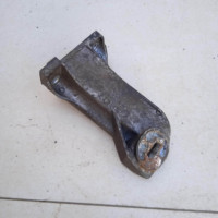 Кронштейн двигателя правый Audi 80 B4