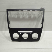 Рамка магнитолы Skoda Yeti I дорестайлинг