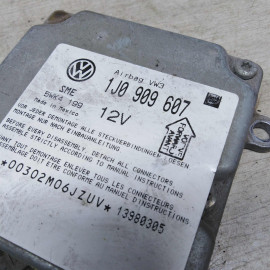Блок управления Airbag подушками безопасности Volkswagen Passat B5  б/у