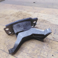Опора коробки кронштейн Ford Mondeo 4 2.0i МКПП