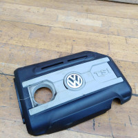 Декоративная крышка двигателя накладка Volkswagen Passat B7 1.8 TSI CDA