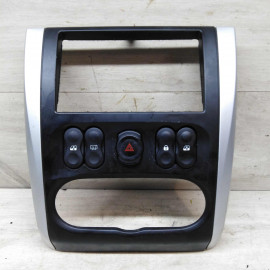 Рамка магнитолы кнопка аварийной сигнализации стеклоподъёмников Nissan Almera III (G15)