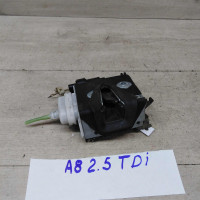 Замок двери передний правый Audi A8 D2 97г.в.