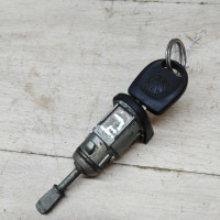 Личинка дверного замка с ключом Volkswagen Golf 4 (Bora) 