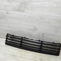 Решётка в бампер средняя Volkswagen Passat B5 GP